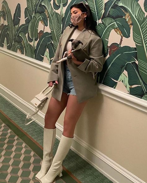 677 Likes, 7 Comments - 🍭 (@kyliekily) on Instagram: “active Kylie we love to see it!!!!!🤪🤪” Stylizacje Kylie Jenner, Moda Kylie Jenner, Kylie Jenner Dress, Kylie Jenner Street Style, Stile Kylie Jenner, Kylie Jenner News, Look Kylie Jenner, Looks Kylie Jenner, Trajes Kylie Jenner