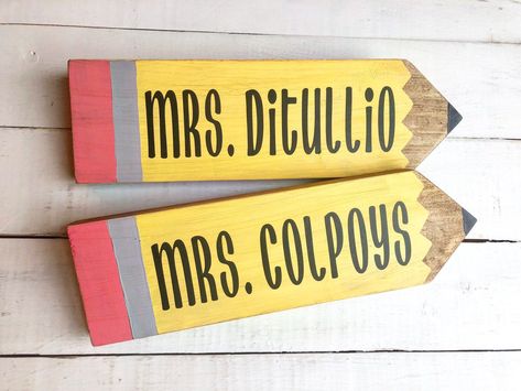 Name Signs For Door, Teacher Name Signs For Door, Signs For Door, Teacher Items, Teacher Name Signs, Teachers Diy, Teacher Signs, Diy Letters, Diffuser Recipes