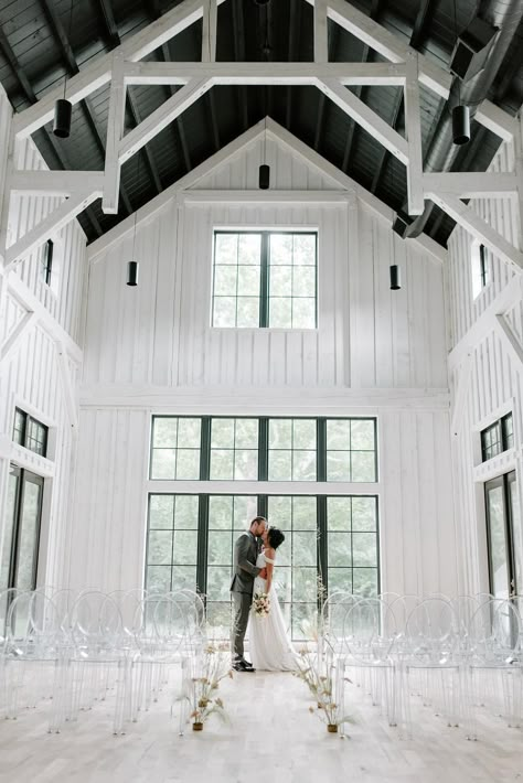 Get the Look: A Brand New, Scandi Modern Barn in Tulsa | Photo: Wendy Bobarikin Wedding Venue Design Plans, Scandi Modern, Unique Destination Wedding, Barn Kits, Barn Renovation, Black Barn, Party Barn, Wedding Barn, Barn Design