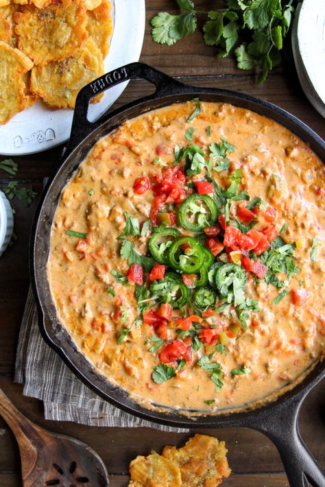 Whole30 Chili Con Queso Dip Whole 30 Appetizers, Chili Con Queso Dip, Carb Healthy Meals, Low Carb Healthy Meals, Plantain Chips Recipe, Con Queso Dip, Whole30 Chili, Migraine Diet Recipes, Vegan Ground Beef