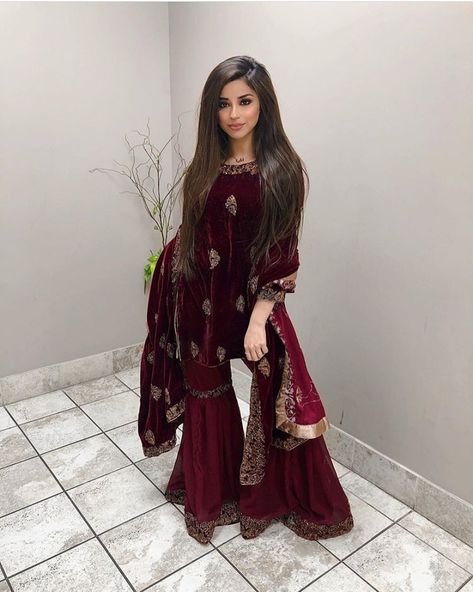 D E S I  D O L L S on Instagram: “Velvet ♥️♥️ #DesiDolls” Velvet Shirts Pakistani, Golden Gharara, Brocade Trousers, Maroon Velvet Dress, Asian Wedding Dress Pakistani, Desi Wedding Dresses, Heavy Dresses, Asian Wedding Dress, Maroon Shirts