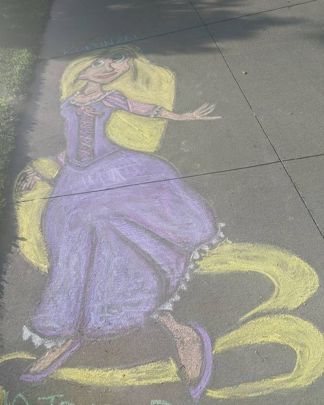 Chalk art Rapunzel Chalk Art, Chalk Art Disney Characters, Chalk Art Disney, Disney Tree Of Life, Disney Tree, Chalk Ideas, Tangled Birthday, Chalk Drawings, Art Disney