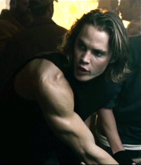 Riggins Friday Night Lights, Covenant Movie, Toby Hemingway, Tim Riggins, Taylor Kitsch, Small Town Romance, Street Style Outfits Men, Friday Night Lights, Gif Hunt