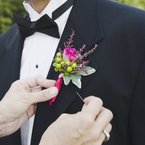 Alternatives To Boutonnieres, Unique Boutineer Ideas Prom, Prom Boutineer Ideas Guys, Bootinterieur Prom, Boutinnaire Prom, How To Put On A Boutonniere, Boutinere Ideas Prom, How To Attach A Boutonniere, Homecoming Boutineer Ideas