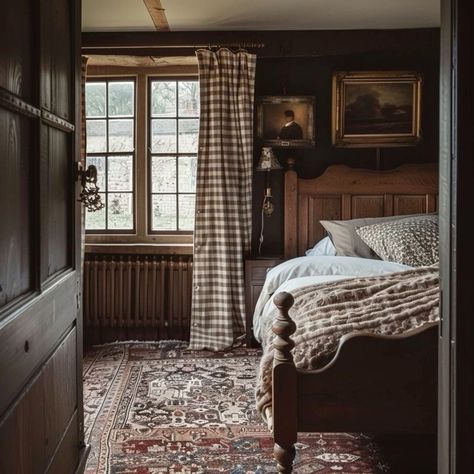 Old English Bedroom Cottage Style, Master Bedrooms Vintage Decor, Dark Cottage Bedroom Aesthetic, Dark Moody Cottage, Moody Bedroom Inspiration, Dark English Cottage Interiors, Outlander Bedroom Aesthetic, Moody English Cottage Bedroom, Dark Brown Walls Bedroom