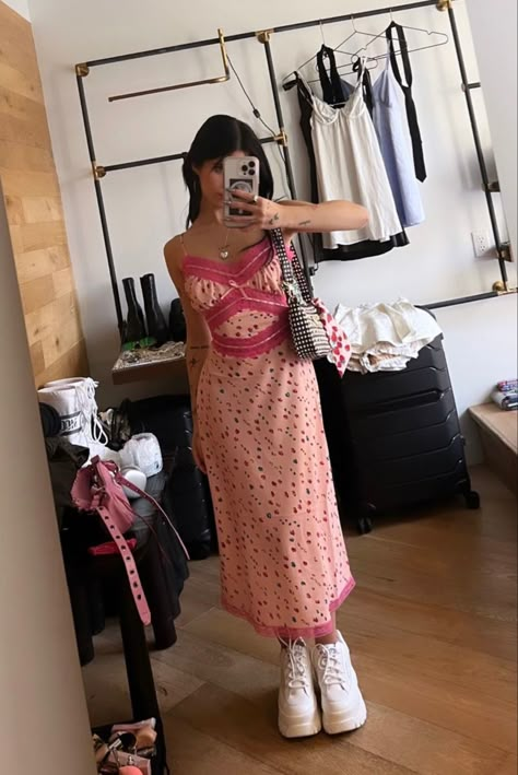 Maxi dress outfit Nessa Barrett Mirror Selfie, Nessa Barrett Mirror, Nessa Barrett Pink, Nessa Barrett Black Hair, Ness Barrett, Maxi Dress Outfit, Girl Y2k, Nessa Barrett, Baby Cowboy