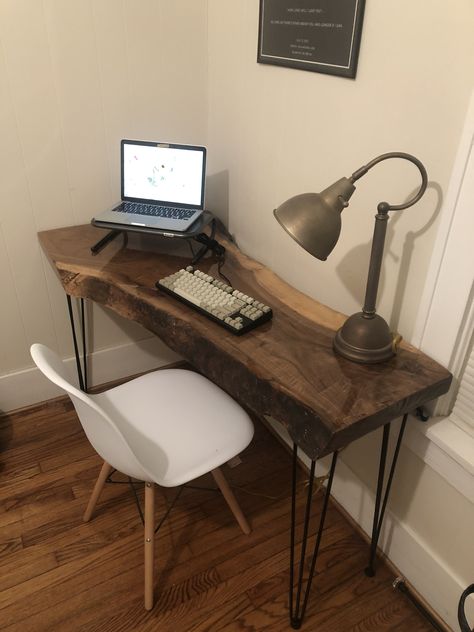 Small Wood Desk Ideas, Rustic Desk Ideas, Wooden Desk Ideas, Wood Desks, Wood Desk Aesthetic, Wooden Desk Aesthetic, Homemade Desk, Small Wood Desk, Rustic Writing Desk