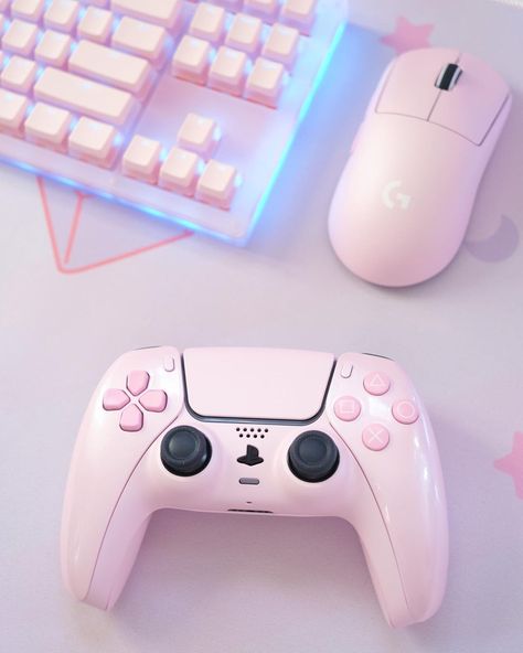 Pink Nerdy Aesthetic, Pink Technology Aesthetic, Cheap Gaming Setup, Electronics Aesthetic, Cute Soft Aesthetic, Aesthetic Science, Pink Setup, Gaming Computer Setup, Gaming Girl