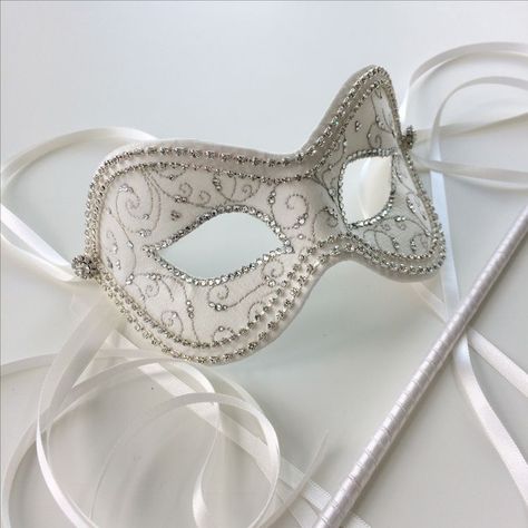 White Masquerade Mask Aesthetic, Masquerade Mask Design Ideas, Diy Mask For Masquerade Ball, Aesthetic Mask Design, Masquerade Mask Ideas, Masquerade Mask Aesthetic, Masquerade Inspiration, Masquerade Aesthetic, Diy Masquerade Mask