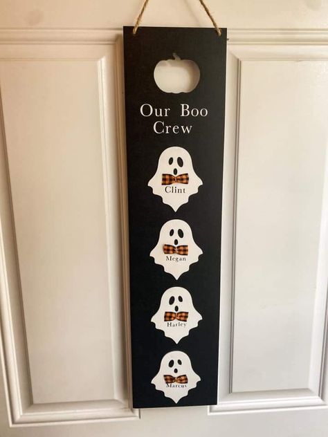 Halloween Family Sign, Fall Cricut Crafts To Sell, Dollar Tree Halloween Signs Diy, Eek Halloween Sign, Halloween Boards Signs Diy, Thanksgiving Crafts To Sell, Leaner Boards, Diy Halloween Signs, Easy Fall Crafts For Adults