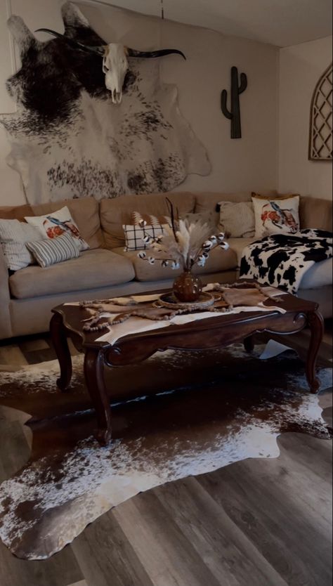 Cow Hide Living Room Decor, Apartment Western Decor, Cow Living Room, Cow Living Room Ideas, Cow Apartment Decor, Cow Print Living Room Decor, Western Themed Home Decor, Western Family Room, Cow Theme Living Room Home Decor