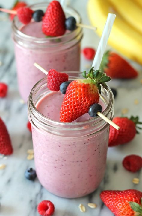 Smoothie Banane, Breakfast Strawberry, Low Calorie Smoothies, Berry Smoothie Recipe, Oat Smoothie, Smoothie Prep, Yogurt Smoothies, Strawberry Banana Smoothie, Keto Diet Menu