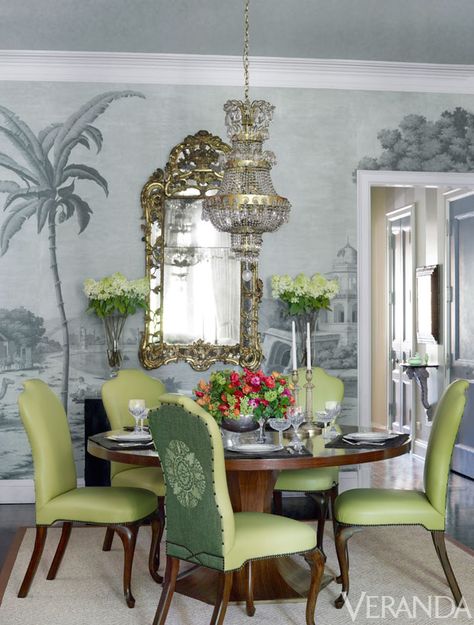 Ruthie Sommers Home Theaters, Glamour Vintage, Dining Design, British Colonial Style, Townhouse Designs, Beautiful Dining Rooms, Mirror On The Wall, Dining Room Inspiration, Elegant Dining