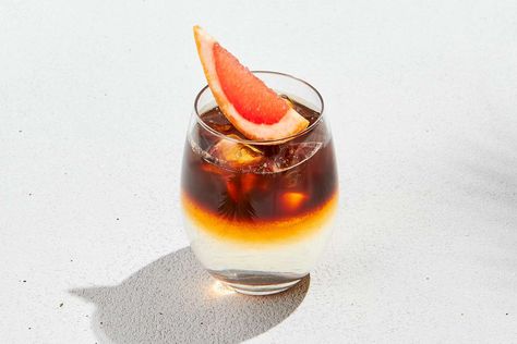 Why Coffee Tonic Might Replace Your Favorite Cold Brew Espresso Spritz, Coffee Tonic, Entertaining Dinner, Alcohol Free Drinks, Food Content, Coffee Crafts, Coffee Cocktails, Tonic Water, Espresso Martini