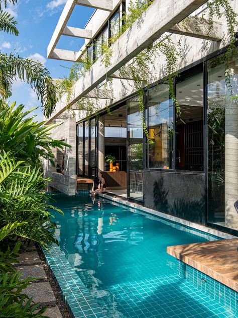 GARTEN house by Caio Persighini Arquitetura Warehouse Design, Pool Landscape Design, Small Pool Design, House Construction Plan, Small Pool, Tropical Houses, Villa Design, Pool Landscaping, Pool Houses