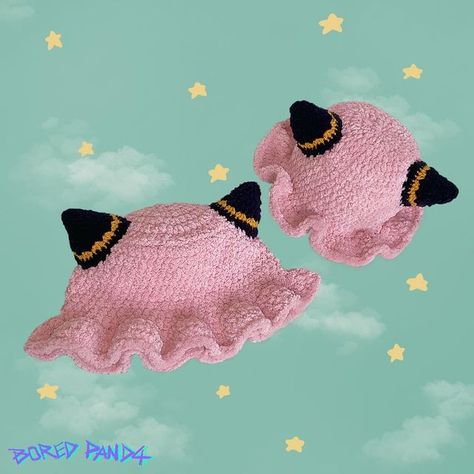 Anya forger crochet hat spyxfamily anime inspo Crochet Anya Forger Hat, Anya Bucket Hat Crochet, Studio Ghibli Crochet Hat, Anya Crochet Hat, Crochet Cosplay Accessories, Crochet Anime Inspired, Anime Clothes Crochet, Anime Crochet Patterns Free Clothes, Crochet Anime Hats