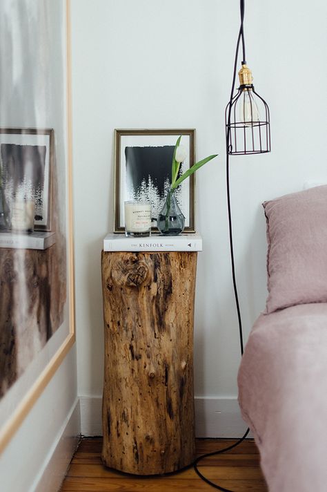 Log Bedside Table, House With Plants, Like Aesthetic, Bedside Table Decor, House To Home, Aesthetic Interior, Spring Bedroom, Deco Originale, Bedroom Bedside Table