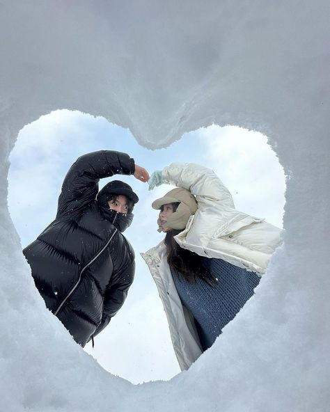 Winter Couple Pictures, Snow Couple, Japan Winter, Winter Trip, Photos Aesthetic, Winter Mood, Winter Photoshoot, Couple Selfies, Winter Photo