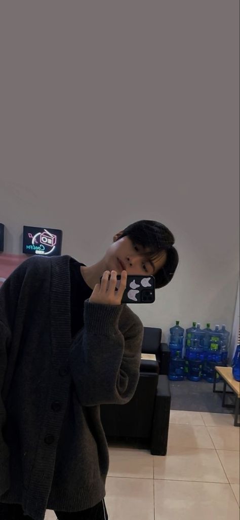 Lee Know Boyfriend Material Lockscreen, Skz Lee Know Wallpaper, Lee Know Boyfriend Material Wallpaper, Leebit Wallpaper, Lee Know Boyfriend Material, Lee Know Wallpaper, Aries Women, Lee Minho Stray Kids, Stray Kids Minho