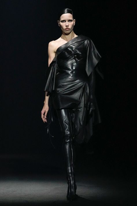 Balenciaga Fashion, Leather Outfit, Romantic Style, Dark Fashion, Fall 2024, Gothic Fashion, Paris Fashion, Fashion Boots, Runway Fashion