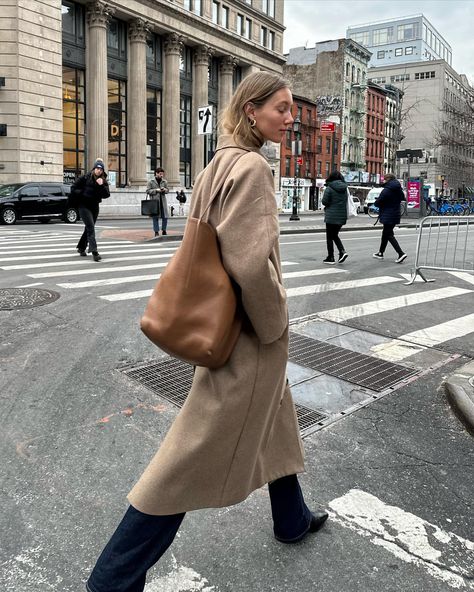 Amalie Moosgaard Nielsen (@amaliemoosgaard) • Instagram photos and videos Minimal Coat, Amalie Moosgaard, French Girl Chic, Morning Commute, Fall Fits, In The Bag, Autumn Style, Cold Weather Outfits, Mood Board Fashion