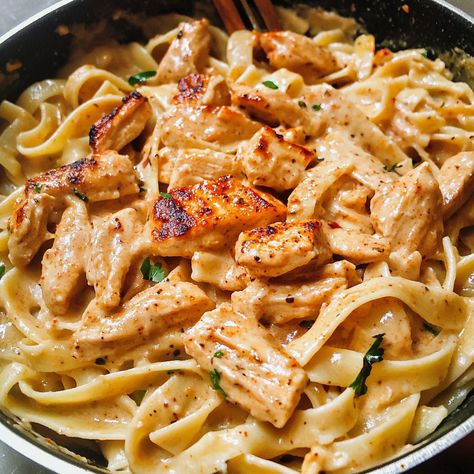 Delicious Cajun Chicken Pasta recipe bursting with flavor, featuring spicy seasoning and creamy sauce for a perfect meal. Cajun Chicken Spaghetti Recipe, Cajun Shredded Chicken, Fridays Cajun Chicken And Shrimp Pasta, Cajun Chicken Pasta With Mushrooms, Creamy Cajun Pasta Recipes, Cajun Pasta Sauce Recipe, Creamy Cajun Chicken Pasta Recipes, Chicken Angel Hair Pasta Recipes, Cajun Chicken Breast Recipes