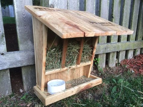 The Wild Rabbit Feeder from a Pallet #woodworking #outdoors #pet #bunny Large Rabbit Hutch Outdoor, Rabbit Hutch Outdoor, Rabbit Cages Outdoor, Large Rabbit Hutch, Rabbit Feeder, Rabbit Pen, Outdoor Rabbit, Wild Bunny, Outdoor Rabbit Hutch