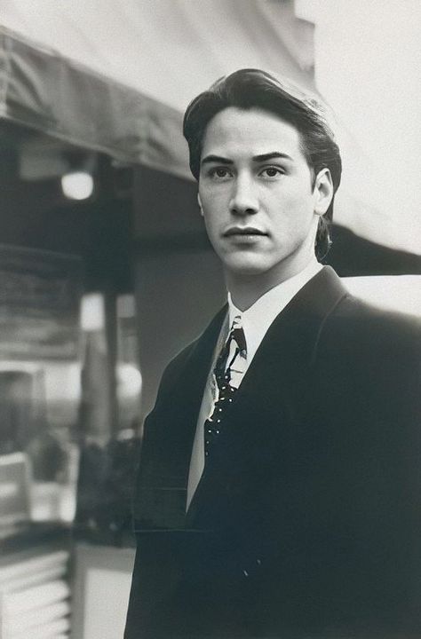 Keanu Reeves in ‘My Own Private Idaho’ 1991 Keanu Reeves Young, My Own Private Idaho, Keanu Reeves John Wick, A Man In A Suit, Man In A Suit, Mens Hairstyles Medium, Keanu Charles Reeves, The Boogeyman, Actrices Hollywood