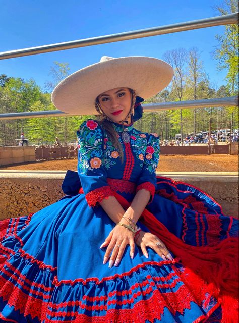 • vestido echo con @norma basurto • echo con flores diferentes • abajo color arcoíris •rebosó rojo •gora Mexican Folklore Dress, Mexican Outfits For Women, Mexican Dresses Traditional, Mexican Traditional Dress, Escaramuza Dresses, Mexican Traditional Clothing, Jalisco Dress, Charro Outfit, Folklorico Dresses