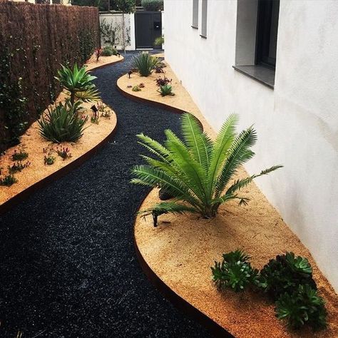 Gravel Landscaping, Small Yard Landscaping, Side Yard Landscaping, Small Courtyard Gardens, Courtyard Gardens Design, Small Courtyards, Modern Garden Design, Garden Design Ideas, Modern Backyard