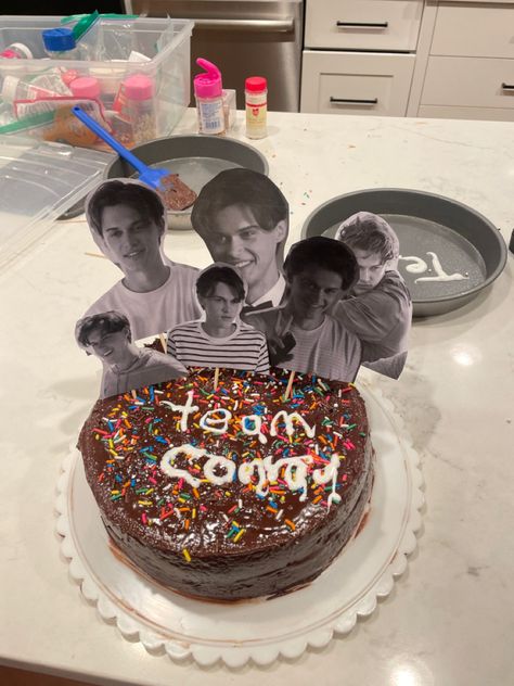 #cakeinspiration #friends #teamconrad #thesummeriturnedpretty #chrisbriney 19th Birthday, Dream Cake, Cake Inspiration, Birthday Theme, Baking Recipes, Baking, Cake, Birthday