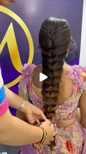 Hairstyles On Traditional Dresses, Saree Hairstyles Braids, Latest Hairstyles Braids, Free Hair Styles For Saree, Kurti Hairstyle For Medium Hair, Traditional Hairstyles For Short Hair, Party Braids Hairstyles, Latest Hair Styles 2024, Saree With Braided Hair