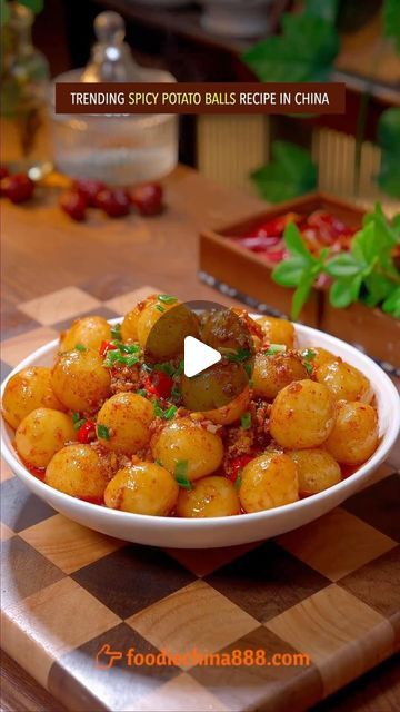 Potato Chinese Recipes, Chinese Potatoes Recipe, Potato Balls Recipe, Spicy Potatoes, Baby Potato Recipes, Potatoes Vegetables, Potato Balls, How To Make Potatoes, Stuffed Potato Balls