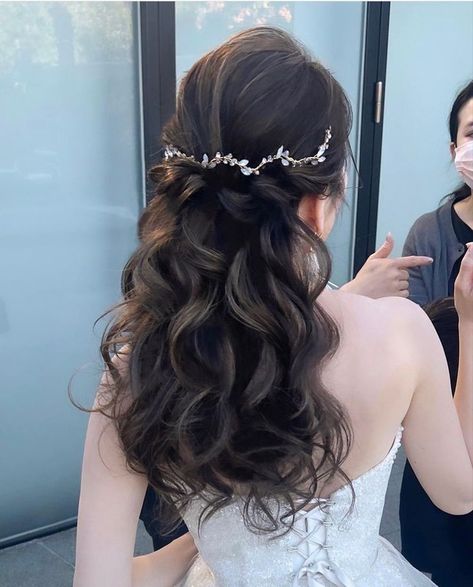 Debut Hairstyles, Graduation Hairstyle, Photoshoot Hairstyles, Cute Prom Hairstyles, Hairdo Wedding, Prom 2024, Quince Hairstyles, Long Hair Wedding Styles, Wedding Hair Inspiration