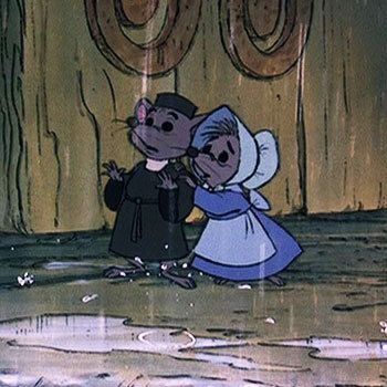 *FATHER SEXTON & MOTHER MOUSE (Little Sister) ~ Robin Hood (1973). These two mice lived in the church in Nottingham. Yes, we have a Father Sexton. And the “Mother” mouse is referred to as Little Sister by Friar Tuck. Many people think that’s her name. They both are a little spunky too! Disney Amor, Old Disney Movies, Robin Hood Disney, Vintage Cartoons, Disney Icons, Retro Disney, Disney Mouse, Disney Animals, Old Disney