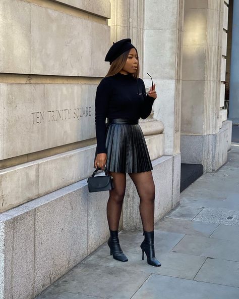 𝐌𝐚𝐲𝐚 on Instagram: “🌚” Leather Skater Skirt Outfit, Leather Tennis Skirt, Ootd Formal, Skater Skirt Outfit, Leather Skater Skirts, Casual Oufits, Outfit Botas, Short Skirts Outfits, Preppy Skirt