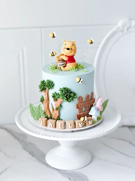 Winnie The Pooh Fondant Cake, Winnie The Pooh 1st Birthday Party Ideas, Small Winnie The Pooh Cake, Winnie The Pooh Birthday Cake Ideas, Winnie The Pooh Baby Shower Ideas Cake, Baby Winnie The Pooh Cake, Pooh Cake Birthday, Winnie The Pooh Birthday Party Ideas, Winnie The Pooh Cake Ideas