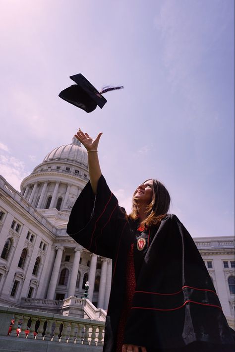 Uw Madison Graduation Pictures, Uga Grad Photos, Washington Dc Graduation Pictures, Dc Graduation Pictures, Collage Graduation Pictures, Uw Madison Graduation, Uw Graduation, Vintage Graduation Pictures, Graduation Announcement Pictures