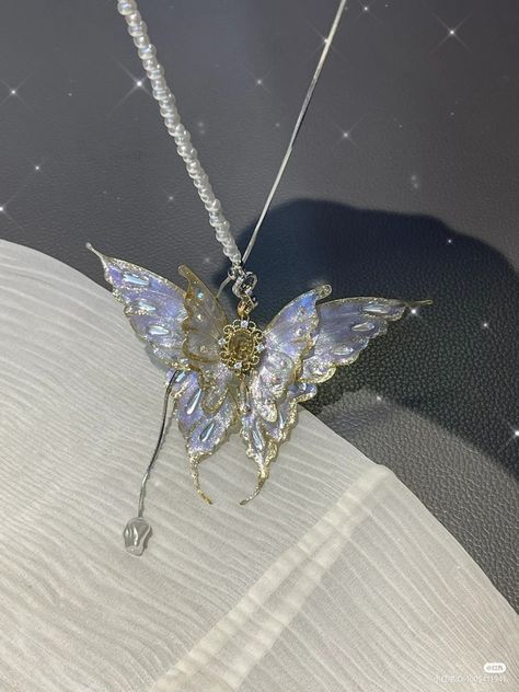 Accessories Hairstyles, Fairy Tale Jewelry, Fairy Butterfly, Things I Wanna Buy, Pretty Jewelry Necklaces, Asian Jewelry, Magical Jewelry, Prom Jewelry, Classy Jewelry