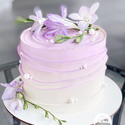 Latest Cake Designs, Modern Birthday Cakes, Learn Cake Decorating, Purple Cakes Birthday, Lavender Cake, Elegant Birthday Cakes, Simple Cake Designs, Creative Cake Decorating, The Sky Is The Limit