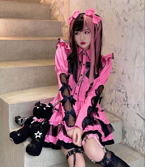 harajuku style dress black ribbon lace Pastel Goth Black Women, Decora Goth, Yamikawaii Fashion, Pink Punk Outfits, Pink Alternative Fashion, Perky Goth, Harajuku Decora, Pink And Black Dress, Catty Noir