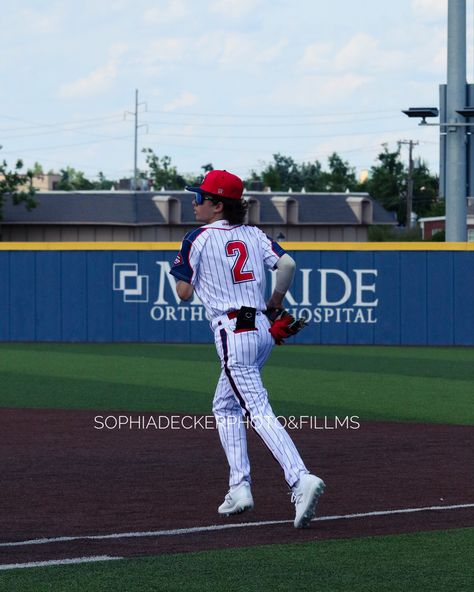 Cute Baseball Players High School, Highschool Baseball, Mlb Wife, Adorable Backgrounds, Baseball Drip, Sports Poses, Baseball Memes, Baseball Lifestyle, Baseball Kids