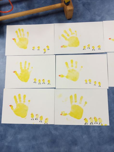 Our "tweet" little hands! Yellow handprint, 4 fingerprints following and draw on feet, eyes & beaks. Easy easy Handprint Activity, Handprint Crafts, Hand Print, Kid Crafts, Fingerprint, Crafts For Kids, Yellow