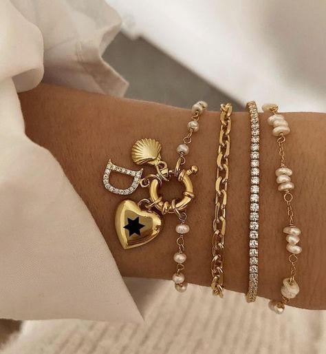 Jewellery Stack, Xoxo Jewelry, Jewelry Stack, Bracelet Stacks, Gold Girl, Wrist Jewelry, Jewelry Accessories Ideas, Jewelry Nails, Dope Jewelry