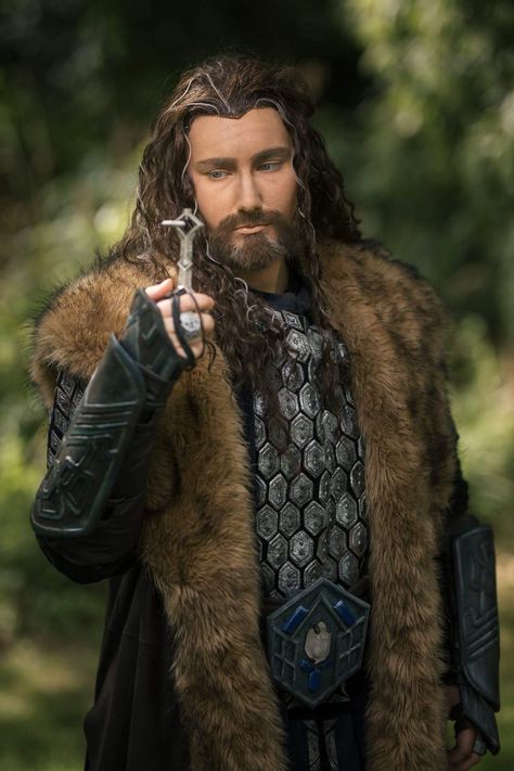 Thorin Oakenshield cosplay Thorin Cosplay, Hobbit Thorin, Under The Mountain, Thorin Oakenshield, Gerard Butler, Cosplay Ideas, The Hobbit, Jon Snow, The Mountain