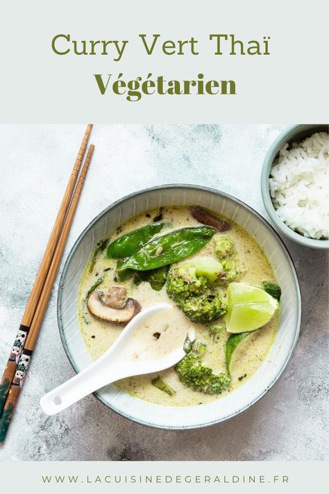 Voici une recette de Curry Vert Thaï Végétarien pour tous les fans, comme moi, de la cuisine thaïlandaise. Le curry vert est l’un de mes plats préférés de la cuisine thaï. C’est un curry légèrement plus épicé que le curry vert ou rouge et riche en arômes florales grâce aux feuilles de Kaffir et de basilic thaï. Green Thai Curry, Thai Curry Recipes, Vegetarian Thai, Green Thai, Homemade Curry, Vegan Curry, Thai Curry, Vegan Kitchen, Asian Dishes