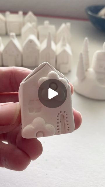 Clay Airdry Projects, Ceramics Ideas Pottery Creative Inspiration, Clay Houses Diy, Air Dry Clay Houses, Air Dry Clay Miniatures, Ceramica Fria Ideas, Clay Projects Ideas, Ceramic Resin, Diy Air Dry Clay