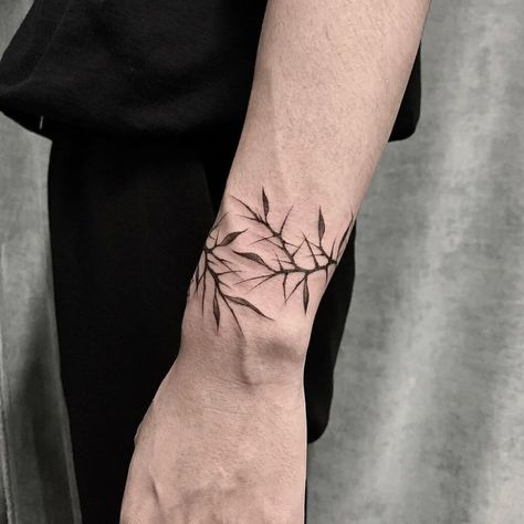 Xo Tattoo, Tattoos Masculinas, Wrap Around Tattoo, Cool Wrist Tattoos, Small Forearm Tattoos, Virgo Tattoo, Wrist Tattoos For Guys, Tattoo Inspiration Men, More Tattoo