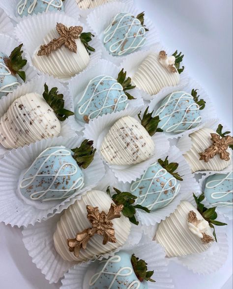 First Communion Strawberries, First Communion Treats Dessert Tables, Baptism Snack Table Ideas, First Communion Party Ideas For Boys, Baptism Dessert Table Ideas, Baptism Dinner Ideas, Boy Confirmation Party Ideas, First Communion Treats, Bautizo Dessert Table