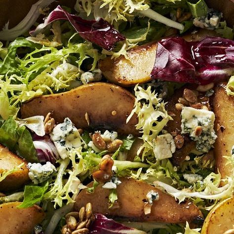 Roasted Pear Salad, Classy Dinner Party, Salad With Walnuts, Winter Salads, Pear Salad Recipes, Party Side Dishes, Thanksgiving Potluck, Recipes Salads, Roasted Pear